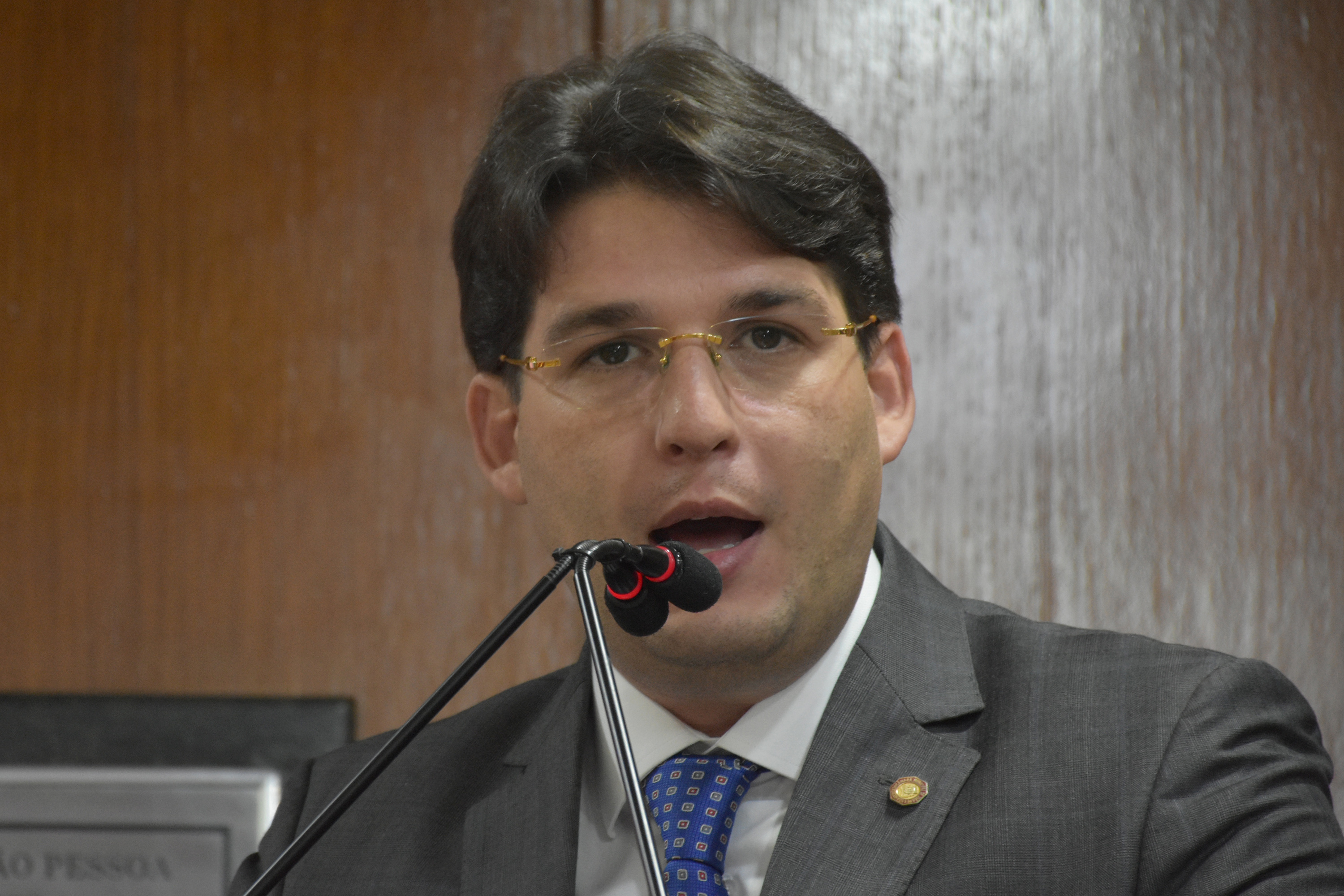 Vereador Milanez Neto (PTB) em pronunciamento na tribuna da CMJP