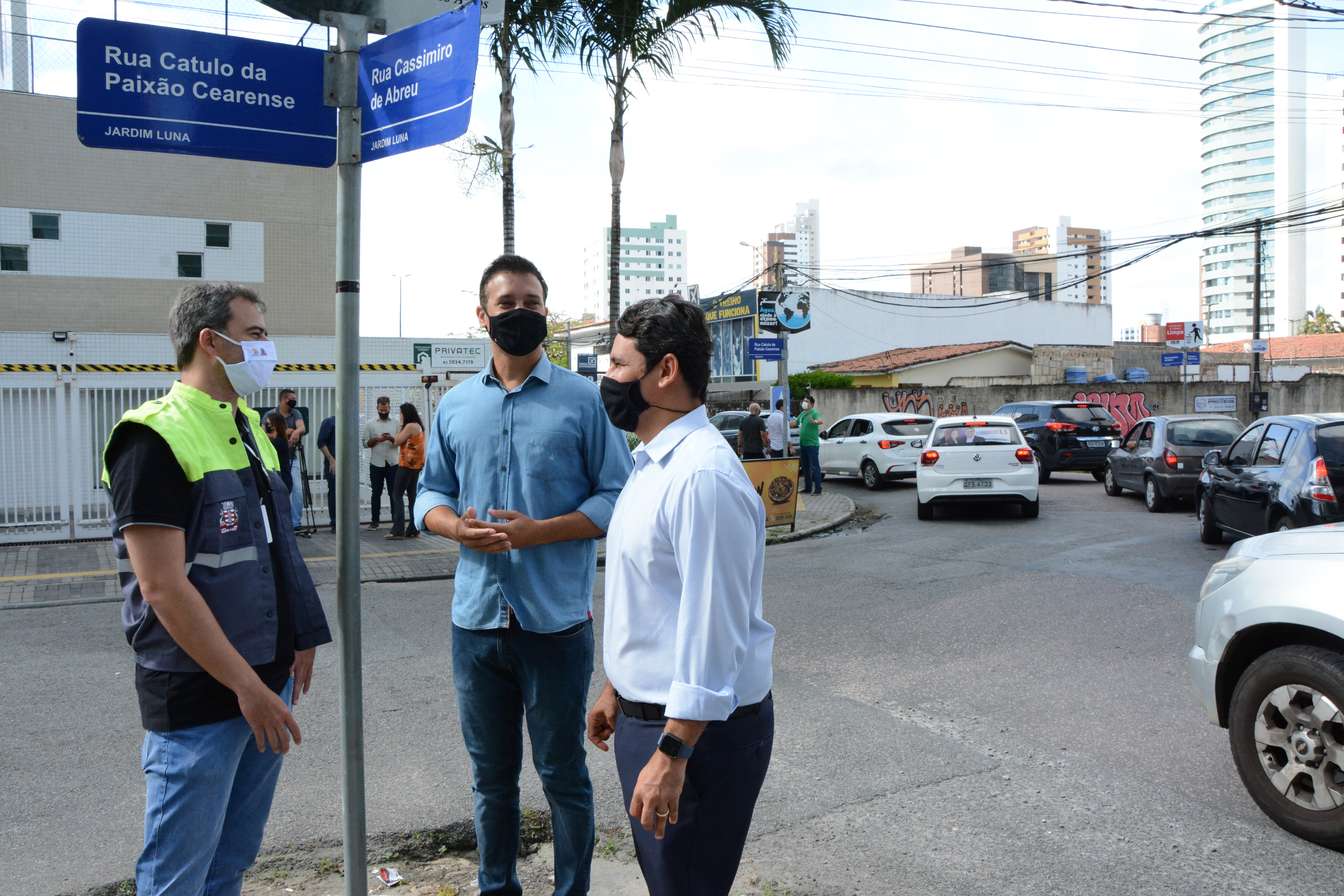 Ação da Frente Parlamentar de Mobilidade Urbana visita trecho do Jardim Luna