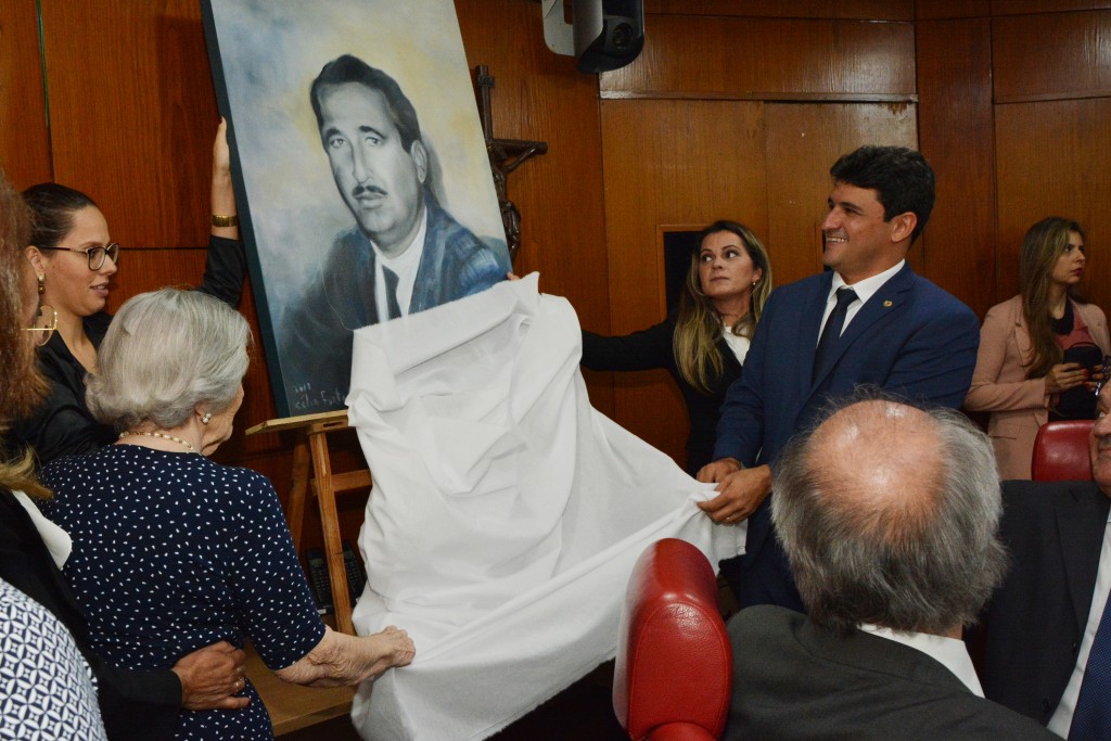 Câmara da Capital homenageia ex-prefeito Damásio Franca