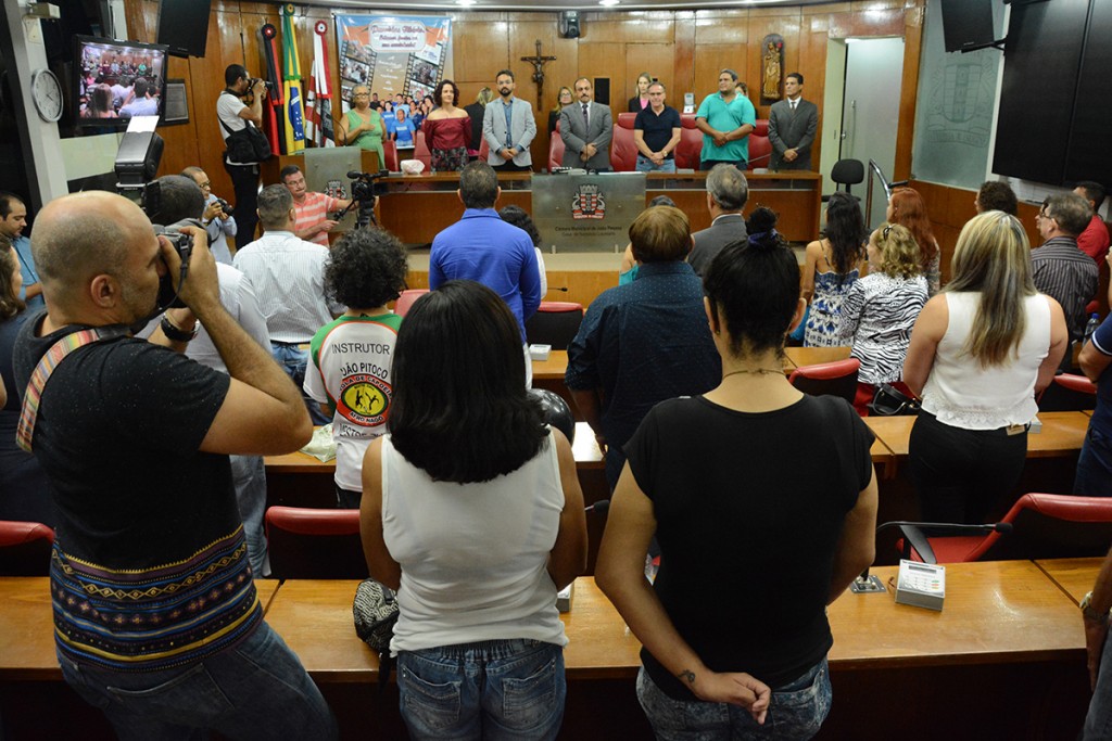 Carlos Tibério Limeira Santos Fernandes recebe homenagem na CMJP