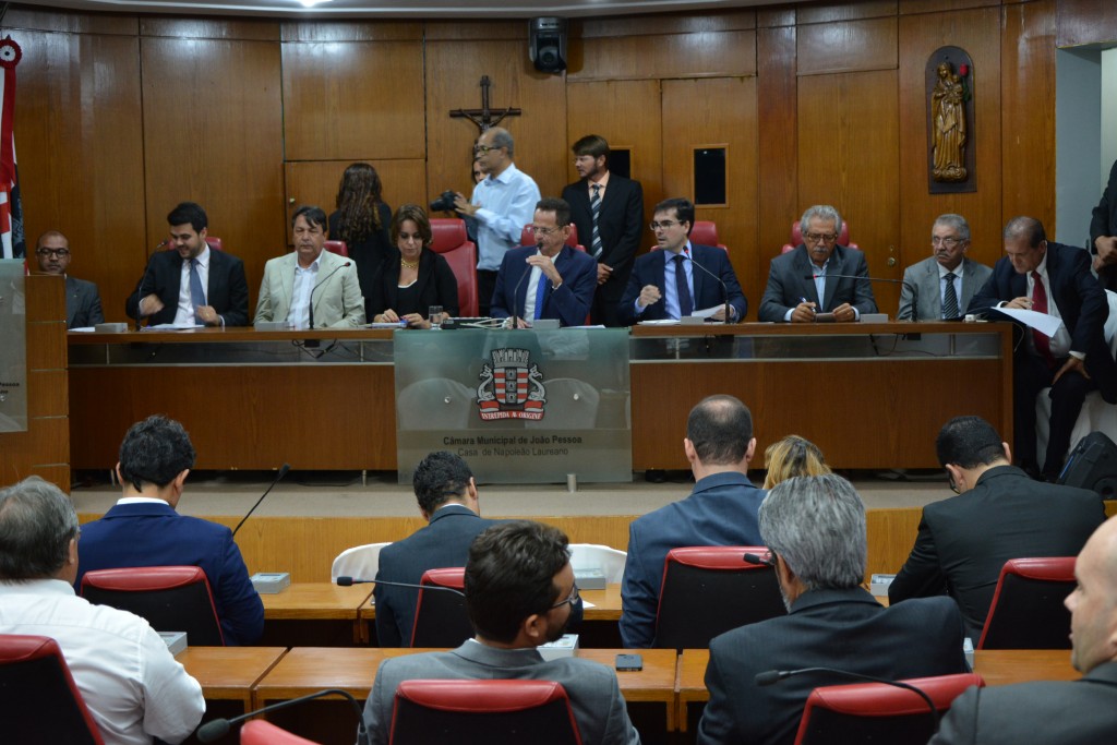 CMJP discute erosão da Falésia do Cabo Branco