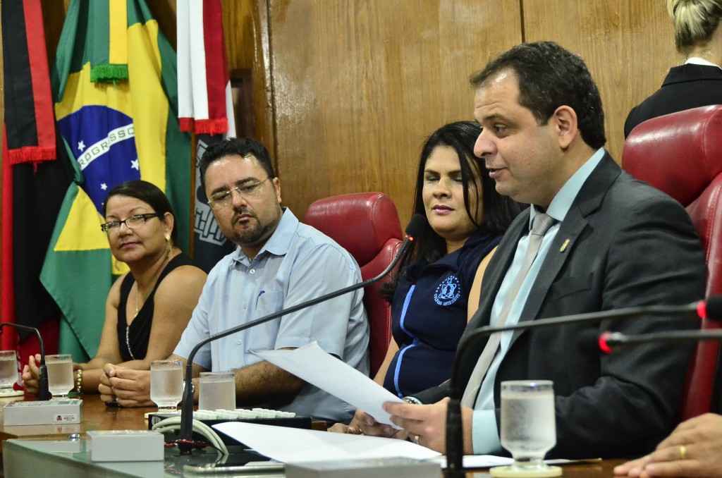 CMJP homenageia professora Kátia Cilene Carneiro de Oliveira