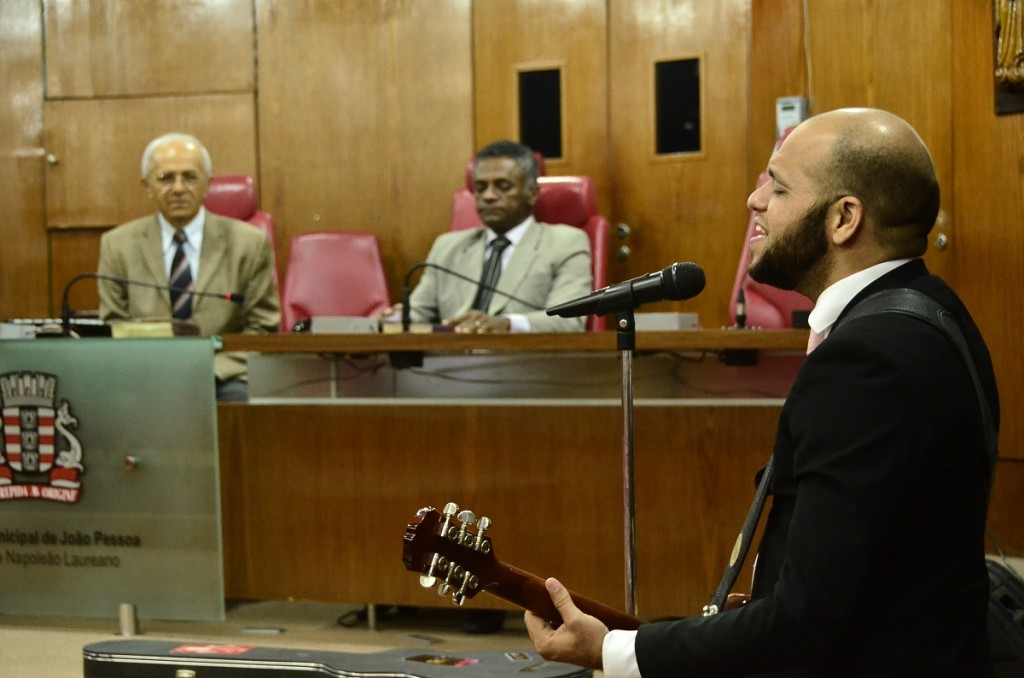 Culto lembra que se deve recorrer a Deus nas adversidades e bons momentos