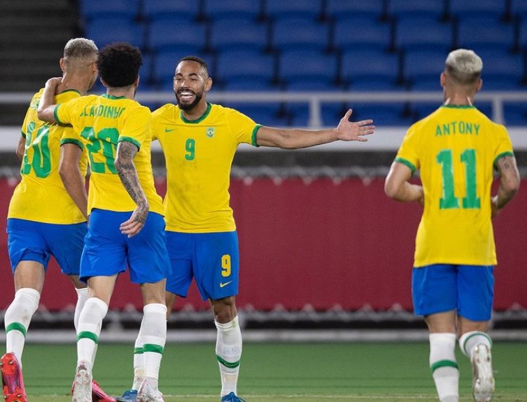 Dinho propõe Medalha Cidade de João Pessoa a Matheus Cunha e Cidadania ao goleiro Santos