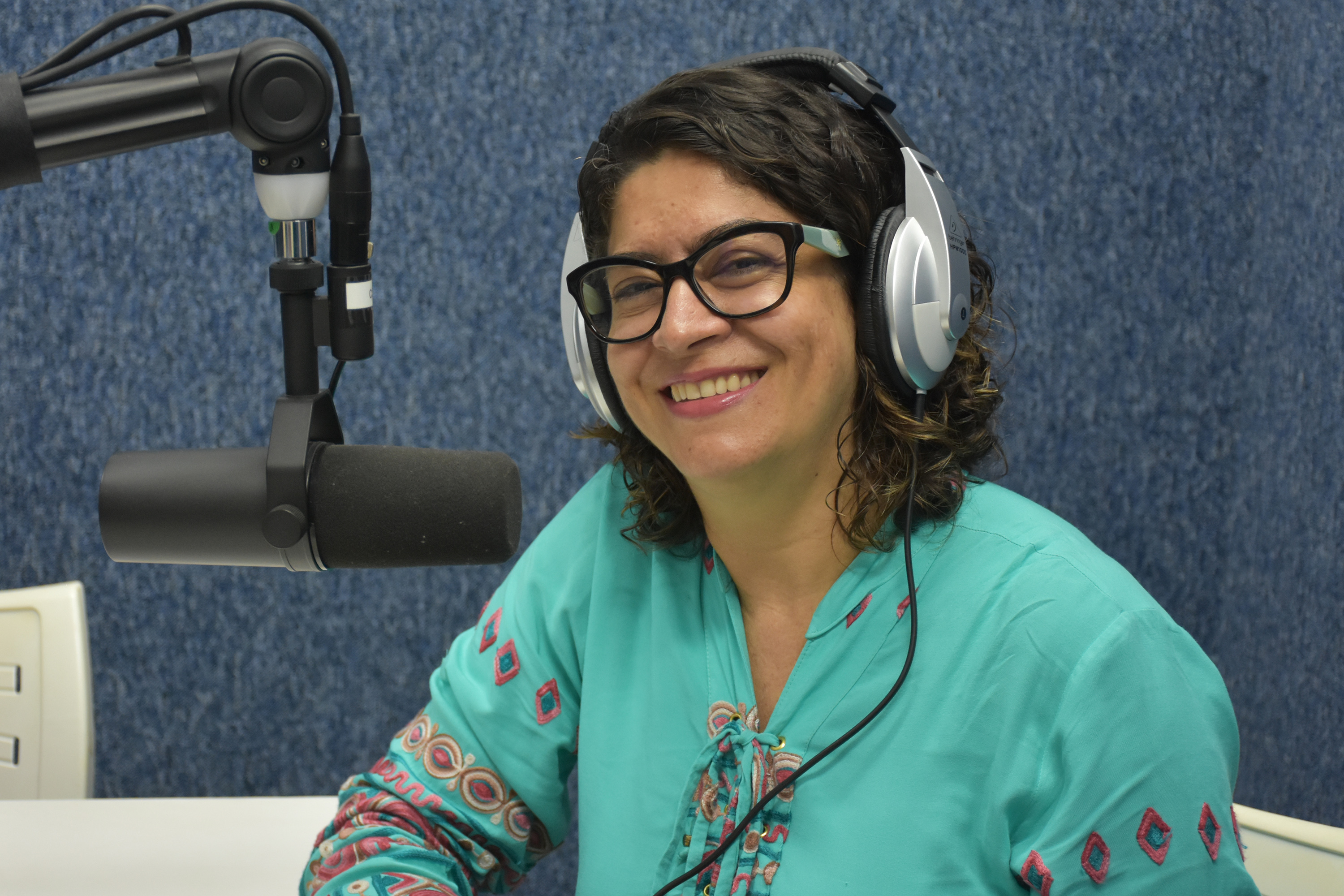 Edileide Vilaça estreia como apresentadora no Jornal da Rádio Câmara 