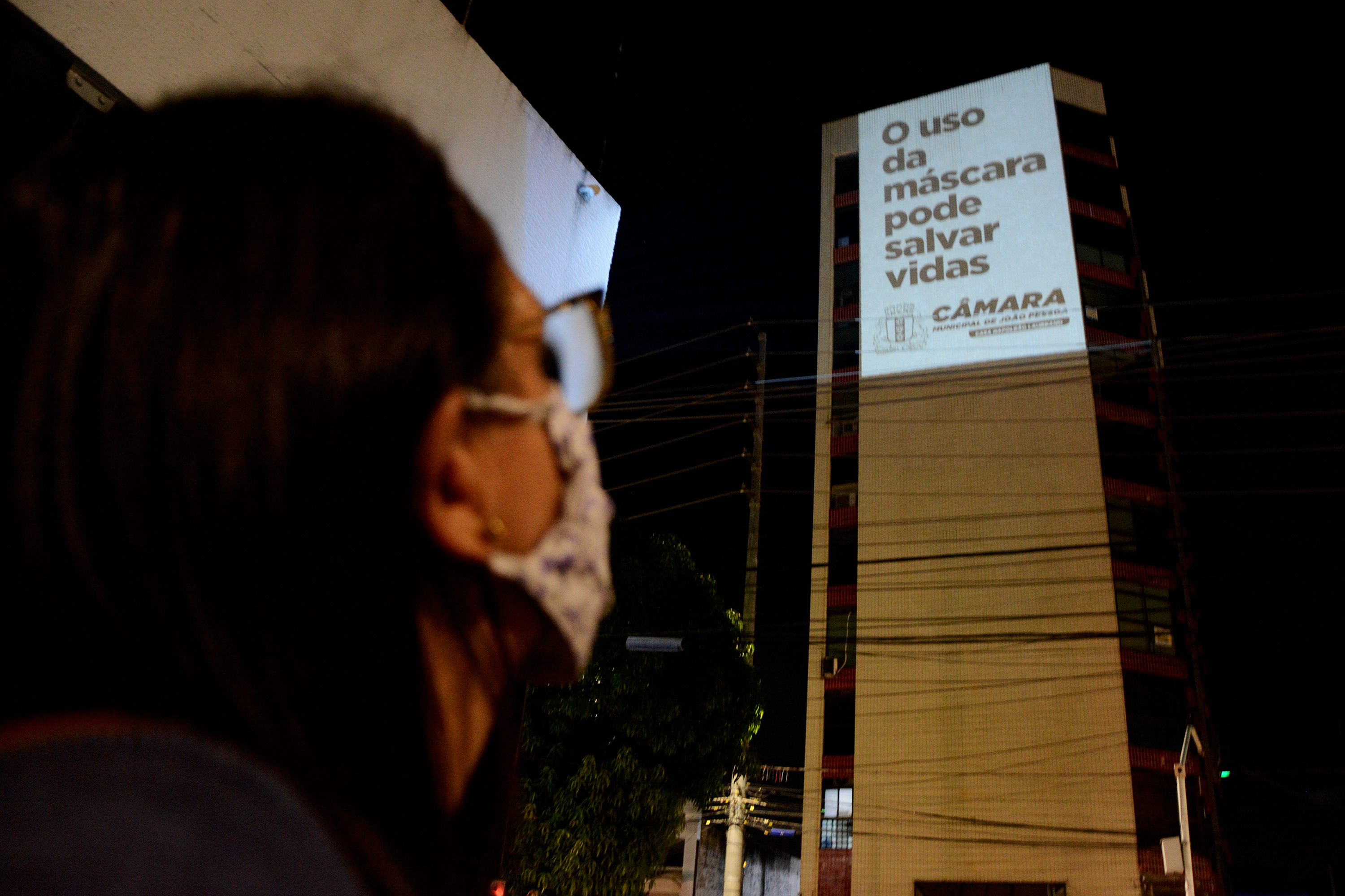 Em nova projeção, Câmara destaca importância das máscaras faciais