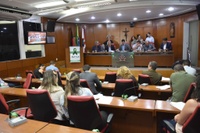Reajuste dos profissionais da Rede Municipal de Educação recebe parecer favorável da CCJ