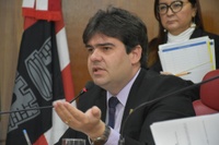 Idosos com dificuldades de locomoção poderão ter coleta para exames feitas na própria residência
