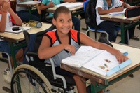 Já é Lei: estudantes com paraplegia têm prioridade em escolas próximas da residência