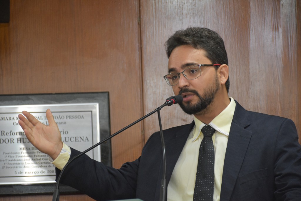 Parlamentar denuncia possível desmonte do SUS por parte dos planos de saúde