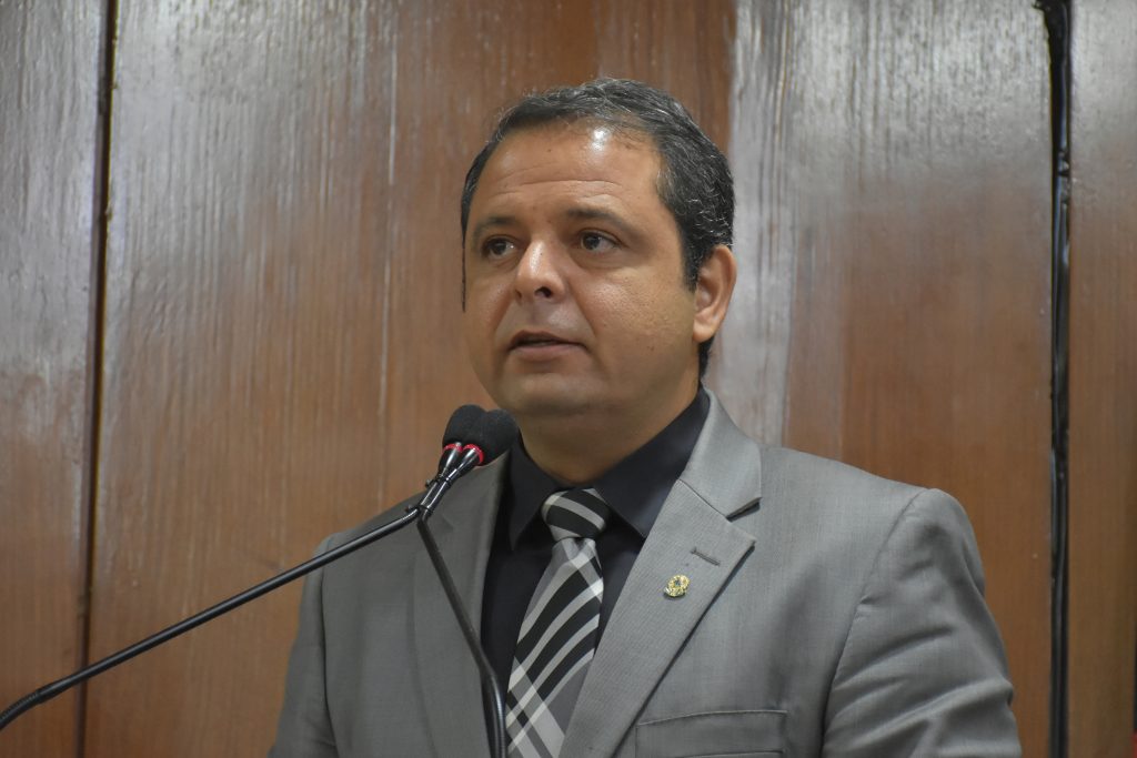 Parlamentar presta contas de ações do seu mandato
