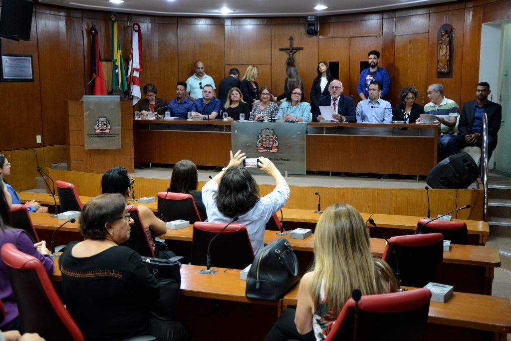 Parlamentares, historiadores e arquivologistas debatem criação de Arquivo Público Municipal