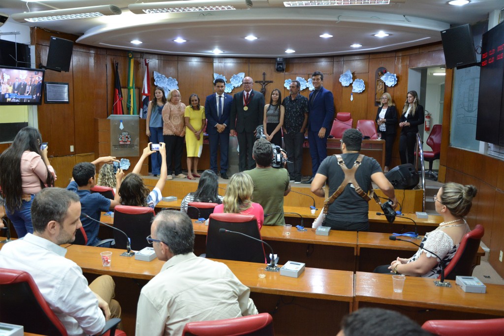 Professor de Geografia recebe homenagem na CMJP