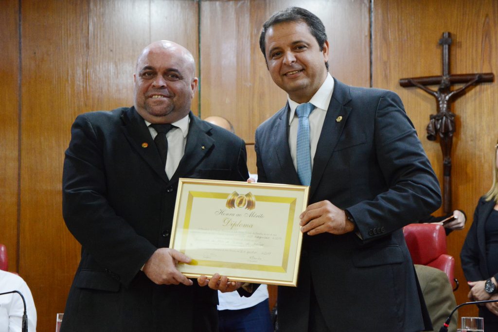 Professor e técnico de handebol é homenageado na Câmara de João Pessoa