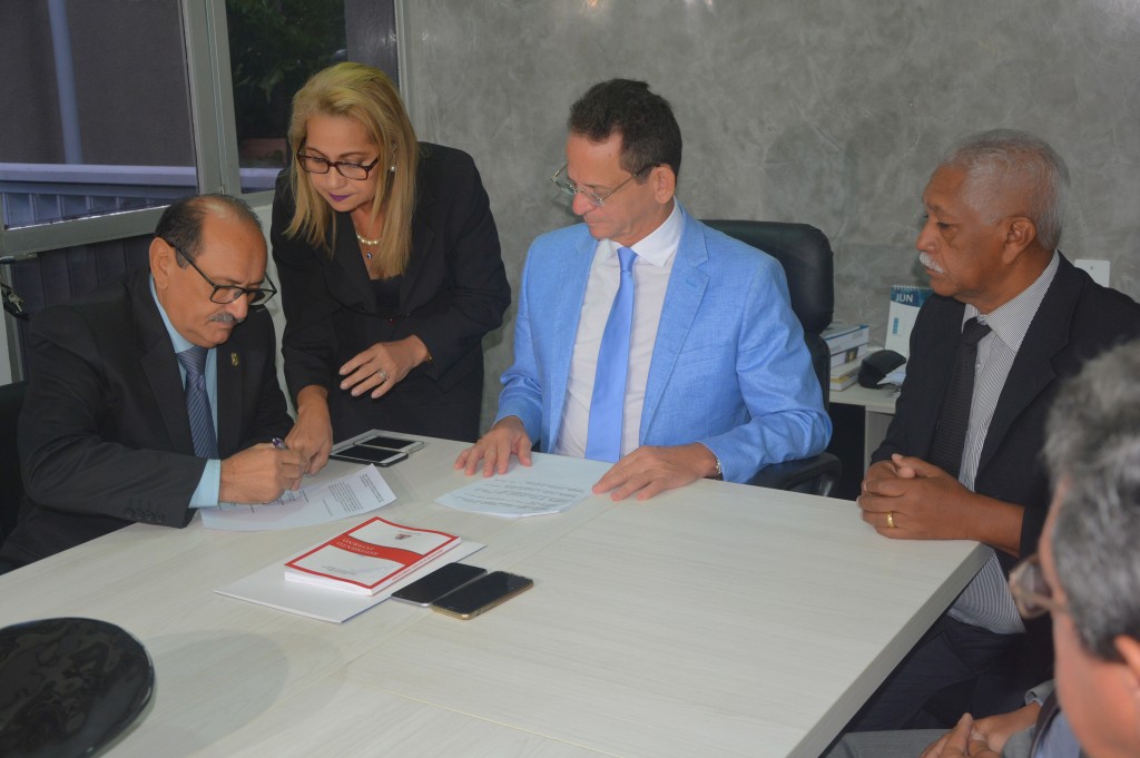 Professor Gabriel toma posse na Câmara Municipal de João Pessoa