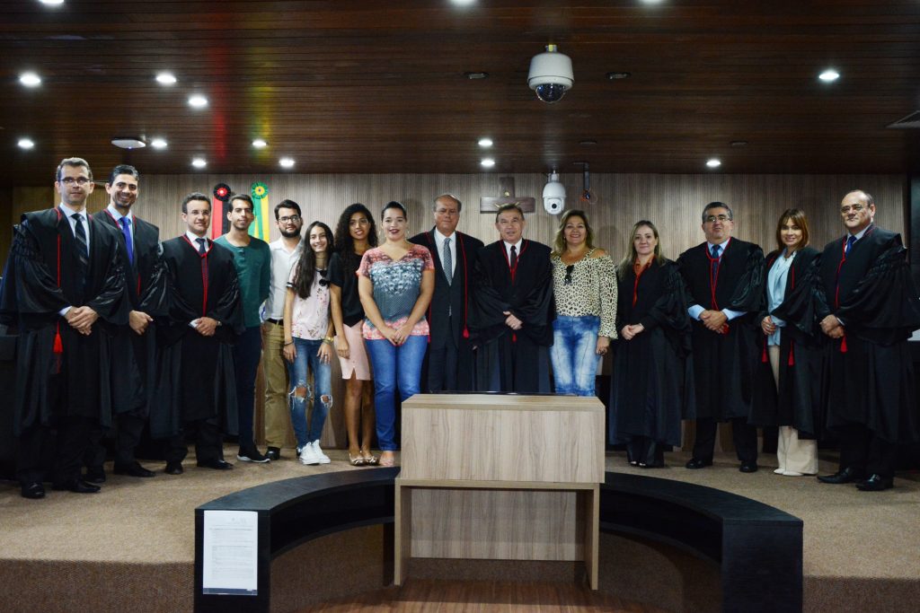 Segunda turma do Aprendiz de Vereador 2019.1 visita sede do TRE-PB