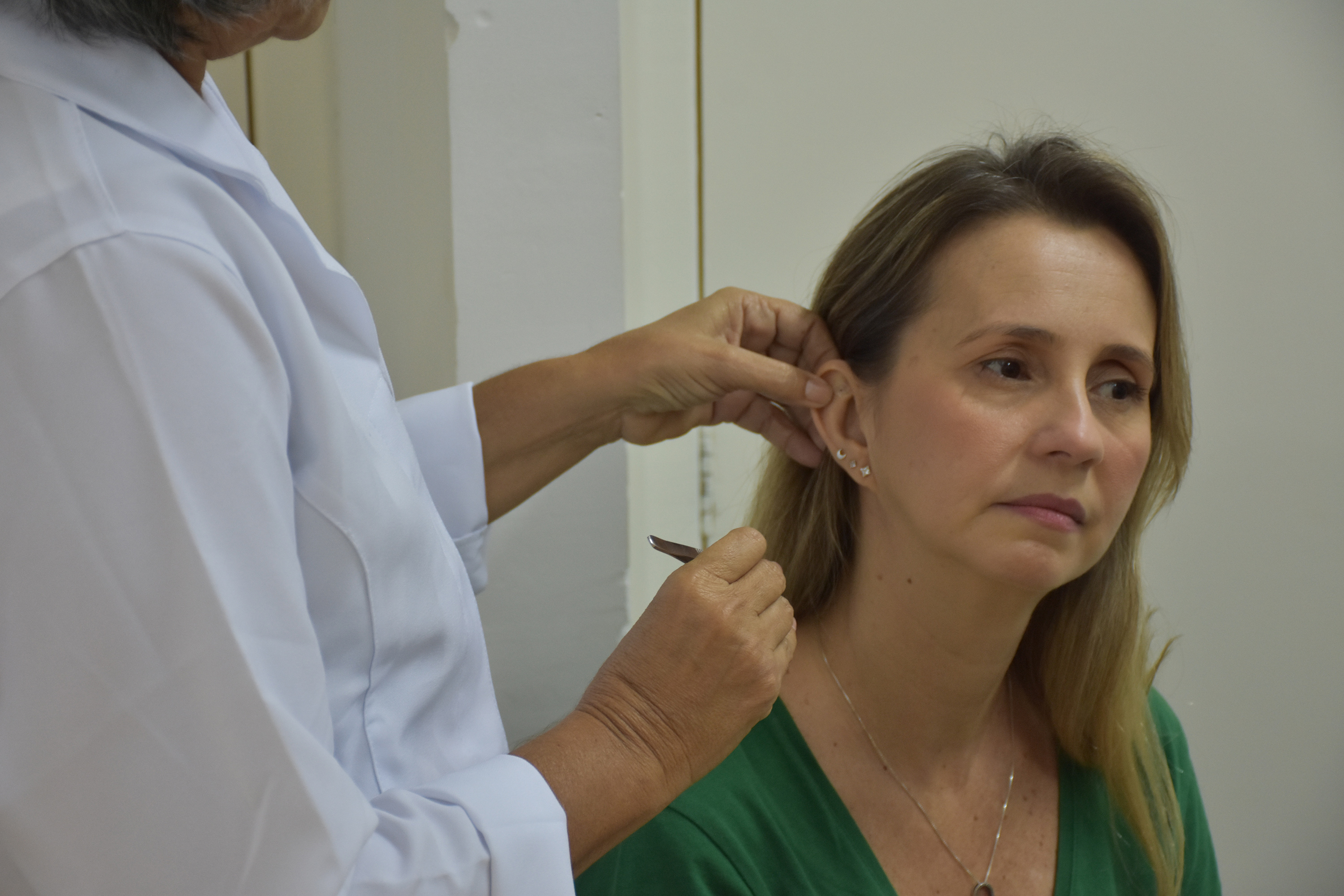 Servidores da Câmara de João Pessoa recebem atendimento de Auriculoterapia