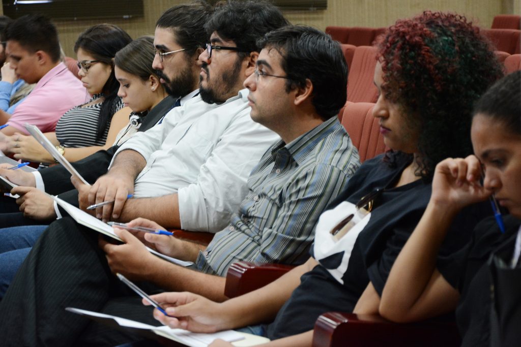 Turma do 'Aprendiz de Vereador' participa de visita guiada ao TRE-PB