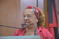 Vereadora pede acessibilidade para deficientes e idosos nos espaços públicos