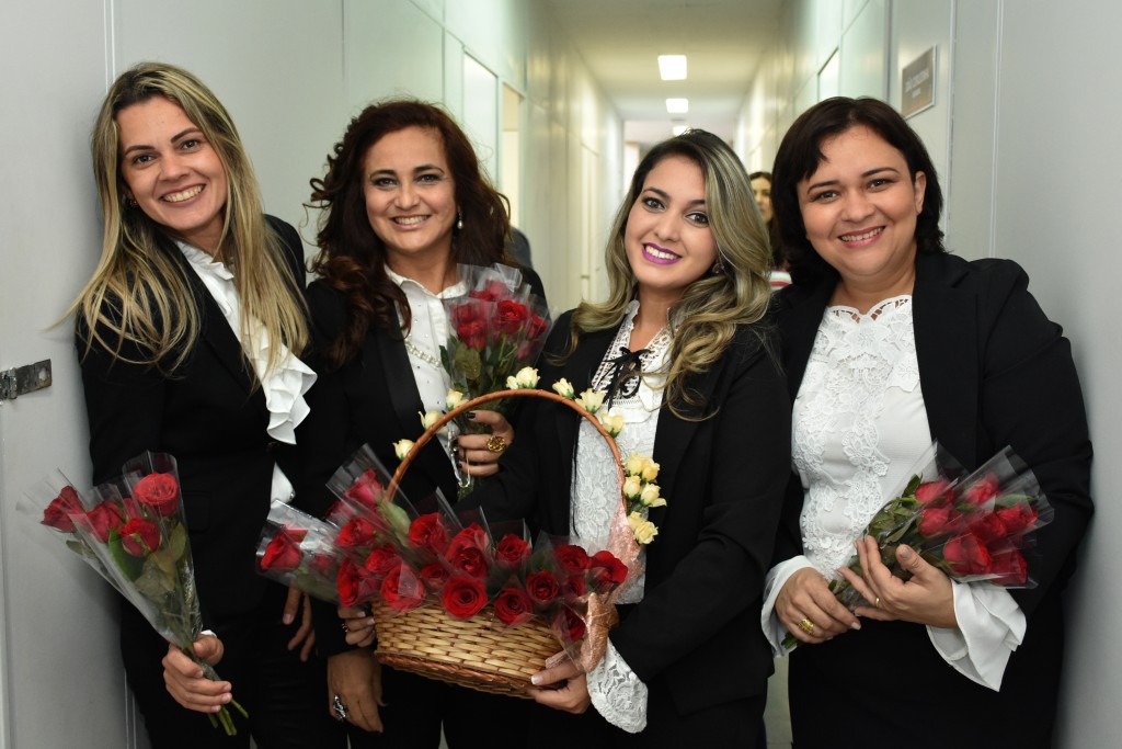 Vereadores homenageiam servidoras da CMJP no 'Dia Internacional da Mulher'